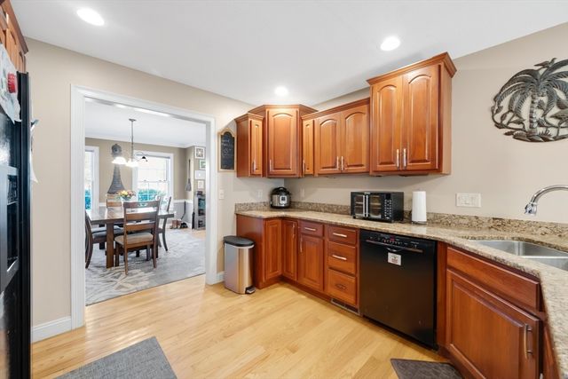 31 College View Hts, South Hadley, MA 01075
