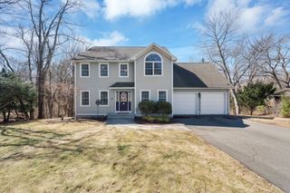 31 College View Hts, South Hadley, MA 01075