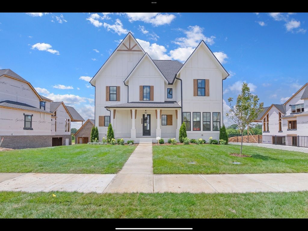 1117 Sage St, Thompsons Station, TN 37179