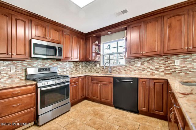 2059 Nakiska Court, Toms River, NJ 08755