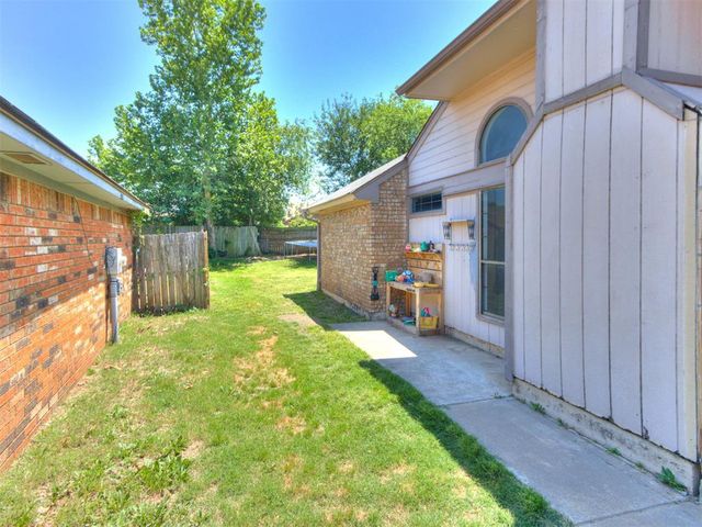 530 Stoneridge Drive, Moore, OK 73160