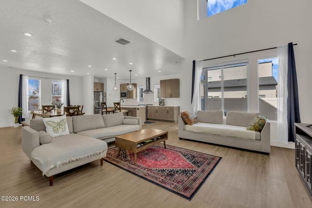331 S 680 W, Centerville, UT 84014