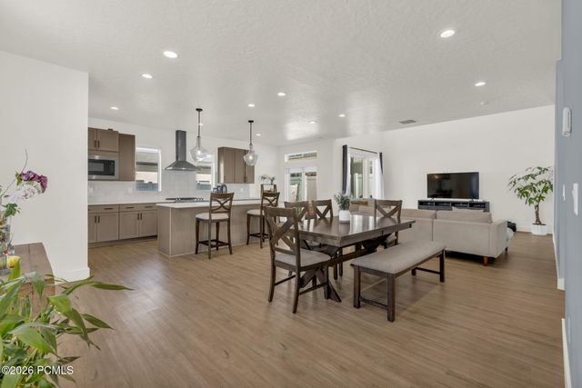 331 S 680 W, Centerville, UT 84014