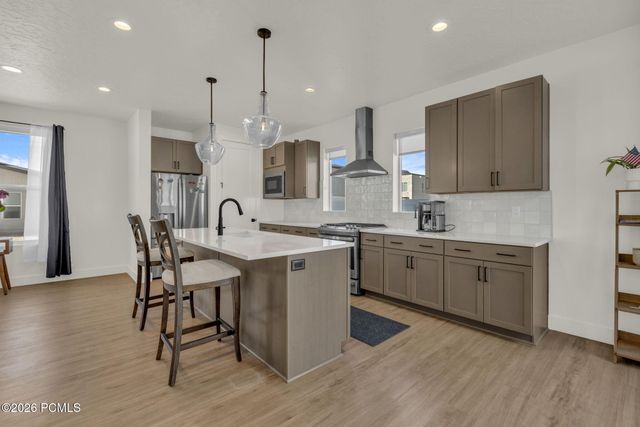 331 S 680 W, Centerville, UT 84014