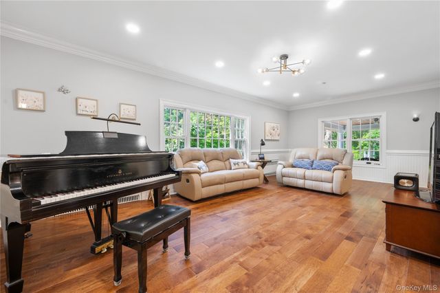 22 Crane Road, Scarsdale, NY 10583