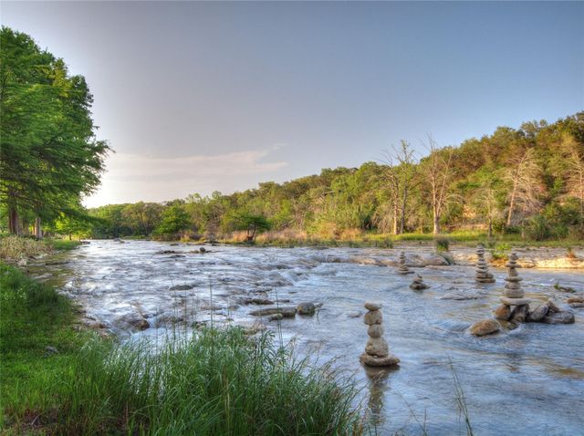 20 Meridian DR, Wimberley, TX 78676