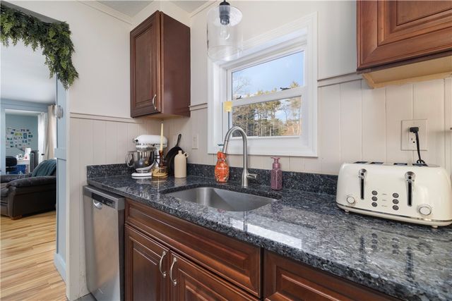 9 Sherwood Valley Lane, Coventry, RI 02816