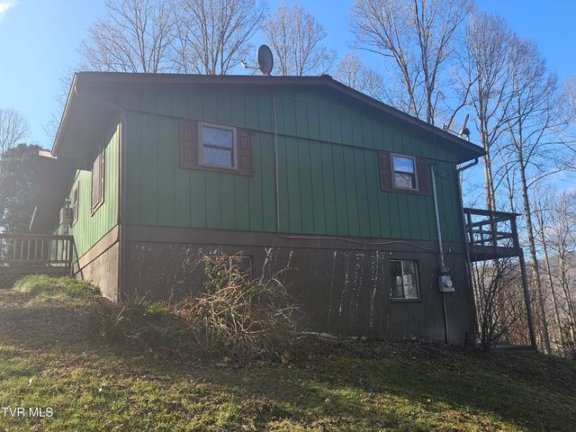 329 Southwest Chalet Drive, Coeburn, VA 24230