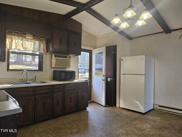 329 Southwest Chalet Drive, Coeburn, VA 24230