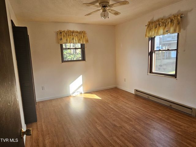 329 Southwest Chalet Drive, Coeburn, VA 24230