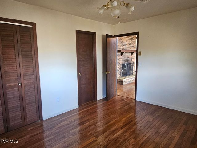 329 Southwest Chalet Drive, Coeburn, VA 24230