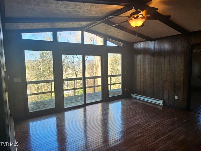 329 Southwest Chalet Drive, Coeburn, VA 24230