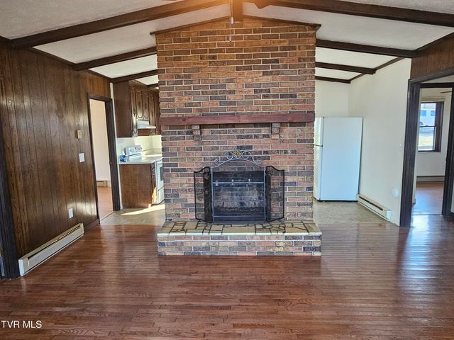 329 Southwest Chalet Drive, Coeburn, VA 24230