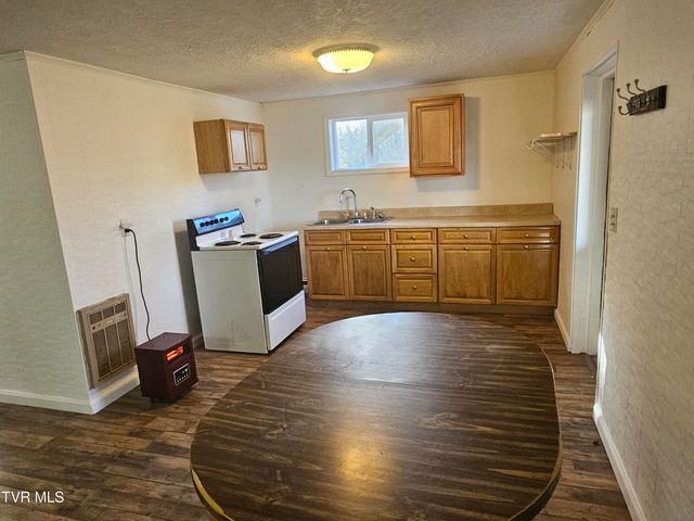 329 Southwest Chalet Drive, Coeburn, VA 24230