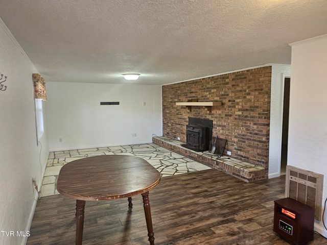 329 Southwest Chalet Drive, Coeburn, VA 24230