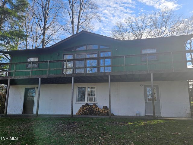 329 Southwest Chalet Drive, Coeburn, VA 24230