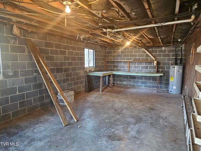 329 Southwest Chalet Drive, Coeburn, VA 24230