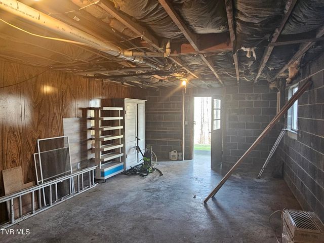 329 Southwest Chalet Drive, Coeburn, VA 24230