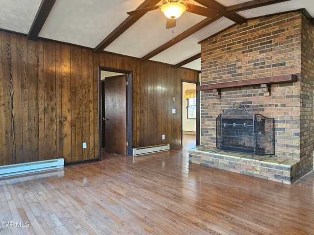 329 Southwest Chalet Drive, Coeburn, VA 24230