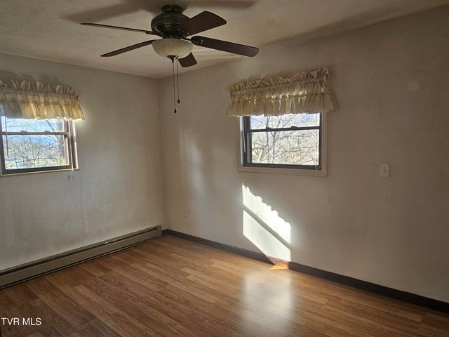 329 Southwest Chalet Drive, Coeburn, VA 24230