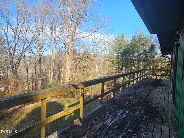 329 Southwest Chalet Drive, Coeburn, VA 24230