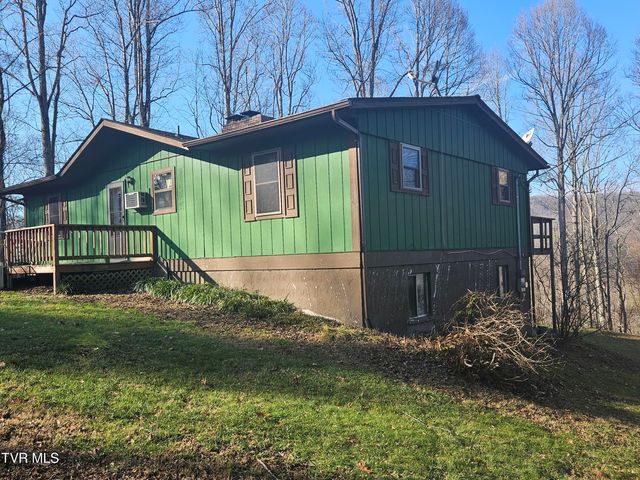 329 Southwest Chalet Drive, Coeburn, VA 24230