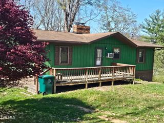 329 Southwest Chalet Drive, Coeburn, VA 24230