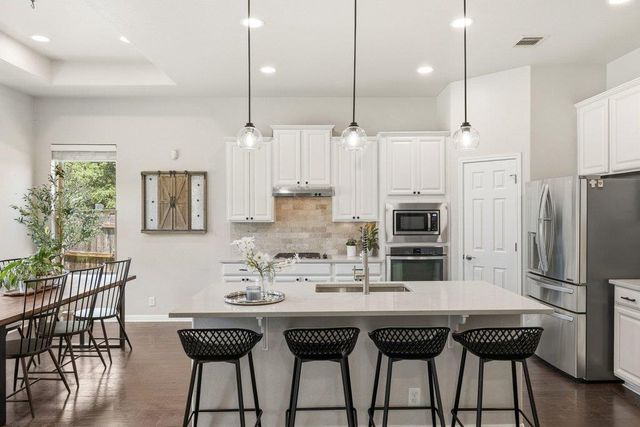 5433 Texas Bluebell DR, Spicewood, TX 78669