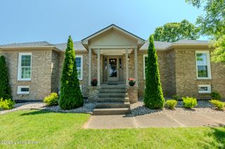 105 Markleham Pl, Louisville, KY 40245