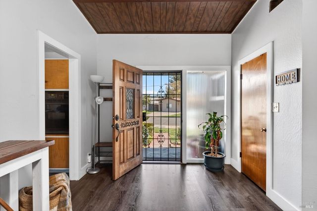 635 S Minahen St, Napa, CA 94559