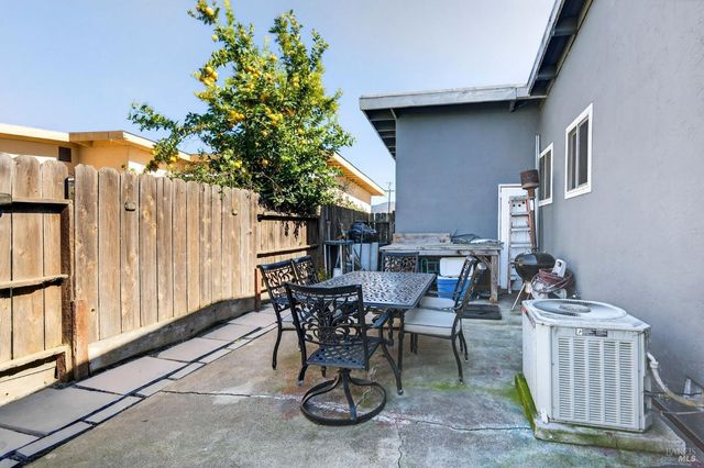 635 S Minahen St, Napa, CA 94559