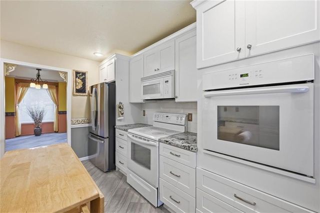 107 Willow Drive, Lansing, KS 66043