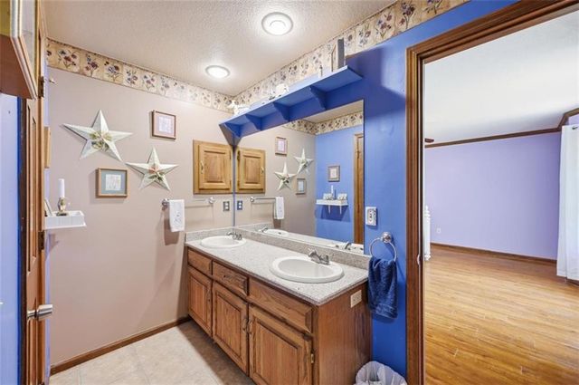 107 Willow Drive, Lansing, KS 66043
