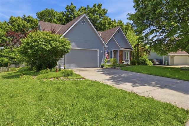 107 Willow Drive, Lansing, KS 66043
