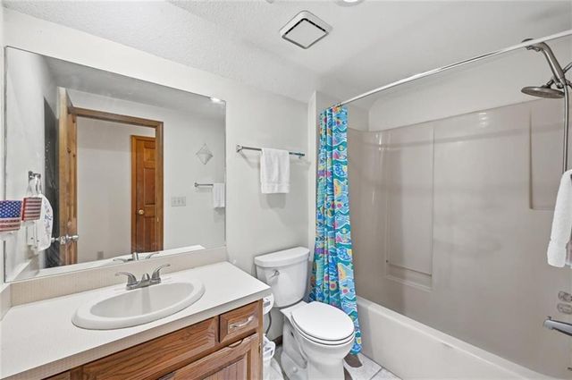 107 Willow Drive, Lansing, KS 66043