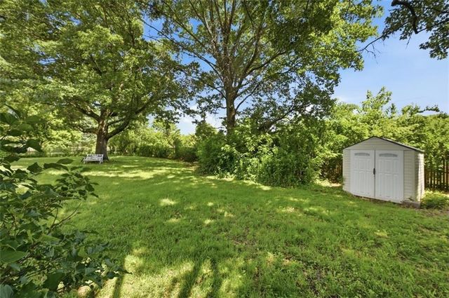 107 Willow Drive, Lansing, KS 66043