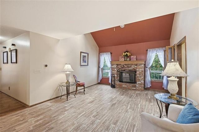 107 Willow Drive, Lansing, KS 66043