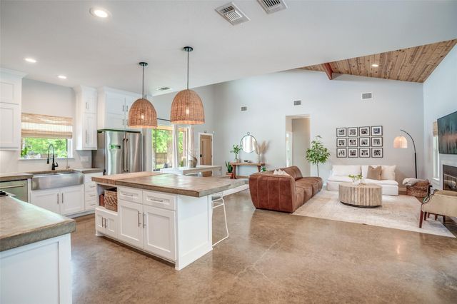 104 Windsong Court, Weatherford, TX 76087
