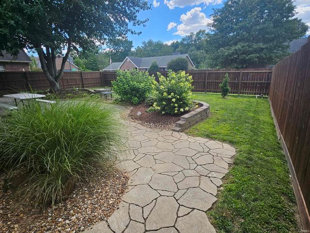 215 Shane Court, Evansville, IN 47715