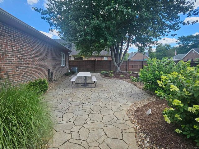 215 Shane Court, Evansville, IN 47715