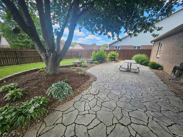 215 Shane Court, Evansville, IN 47715