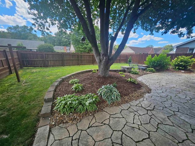 215 Shane Court, Evansville, IN 47715