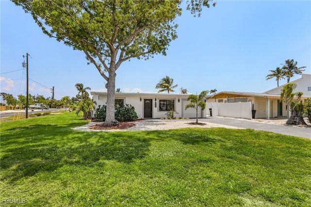 2390 Oleander ST, St James City, FL 33956