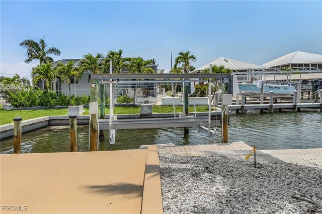 2390 Oleander ST, St James City, FL 33956