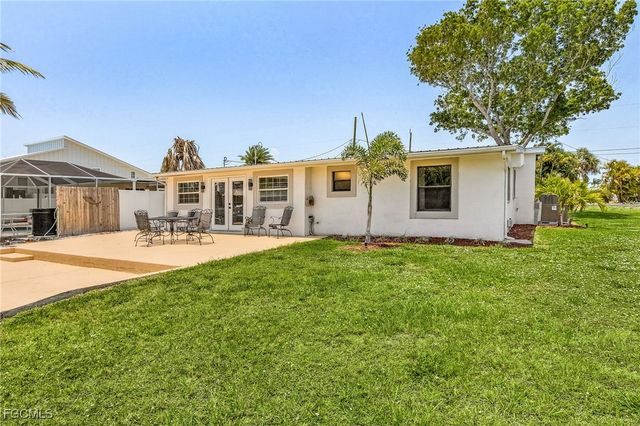 2390 Oleander ST, St James City, FL 33956