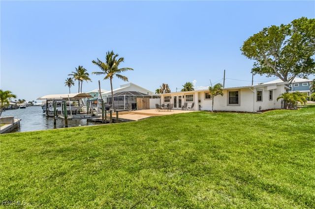 2390 Oleander ST, St James City, FL 33956