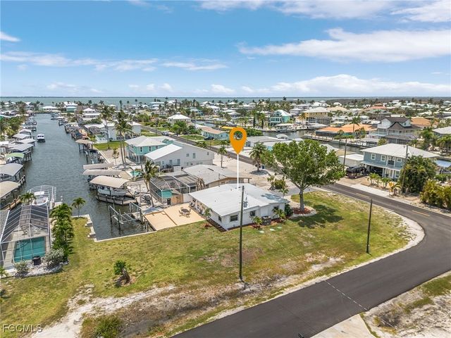 2390 Oleander ST, St James City, FL 33956