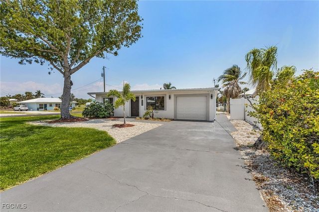 2390 Oleander ST, St James City, FL 33956