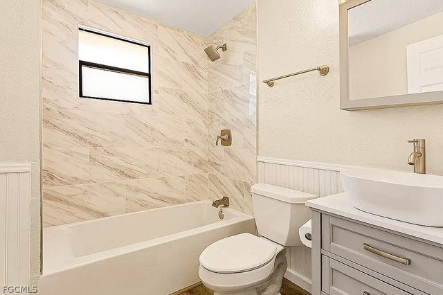 2390 Oleander ST, St James City, FL 33956