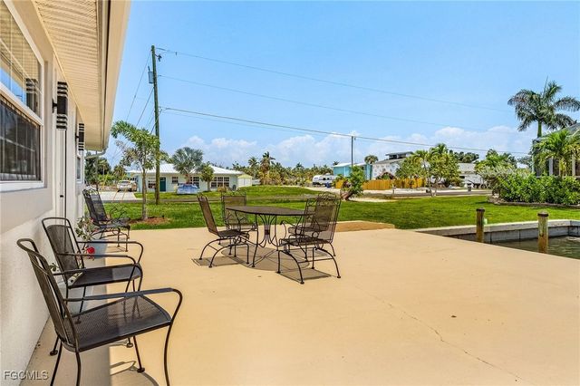 2390 Oleander ST, St James City, FL 33956